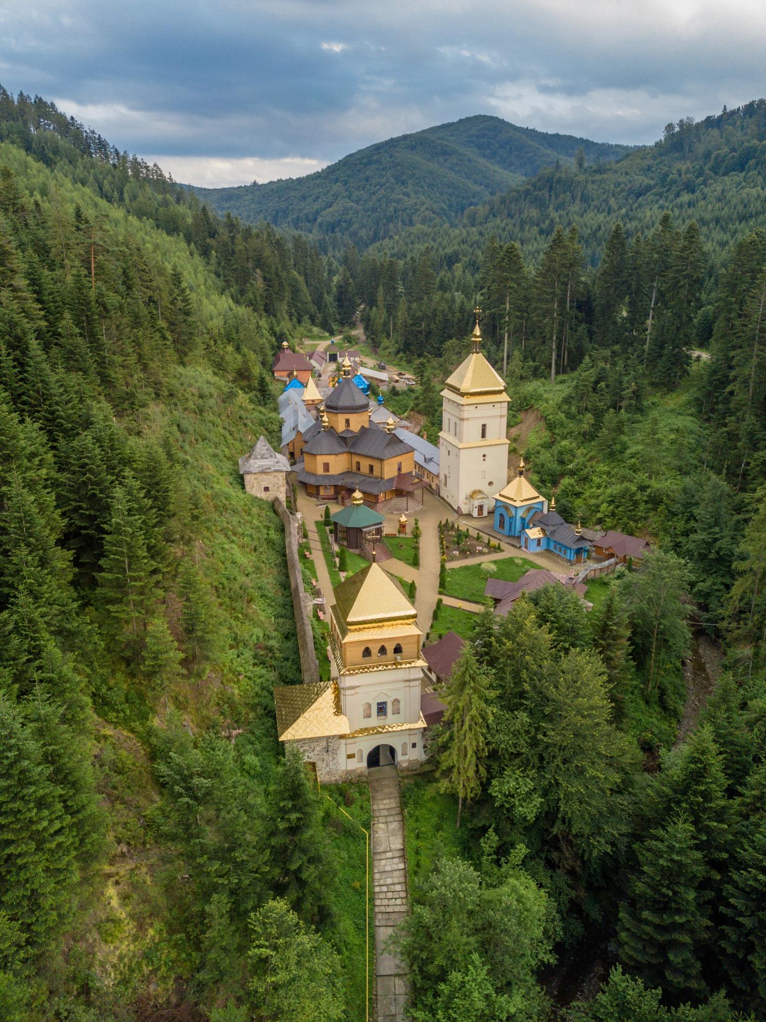 В какие 5 популярных мест Украины поехать в ноябре, когда там нет толп туристов