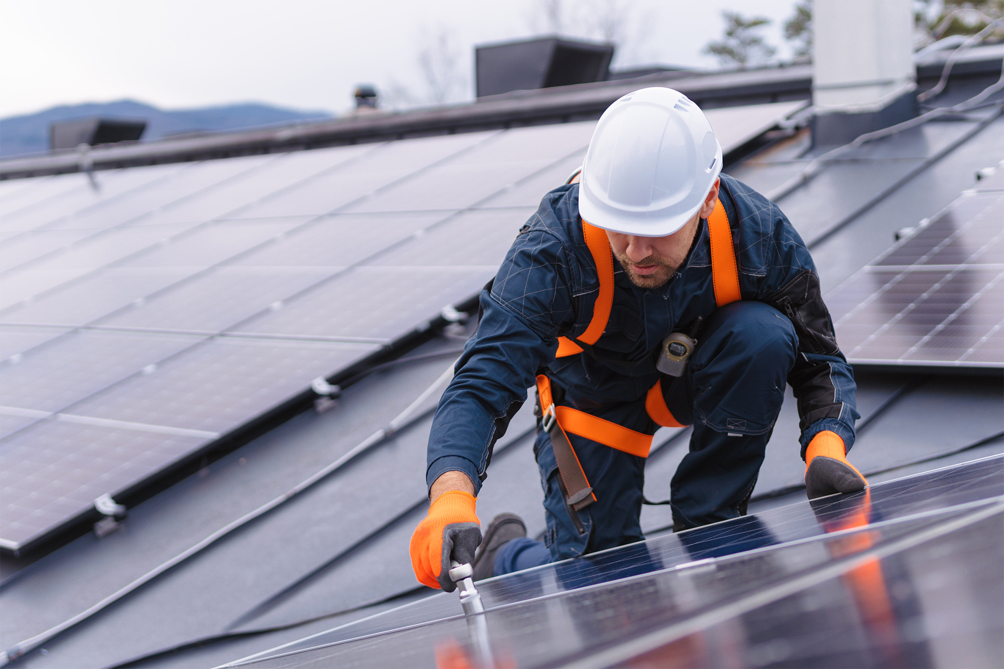 Своїми силами. Як Київ готується до тривалих відключень світла і скільки це коштує