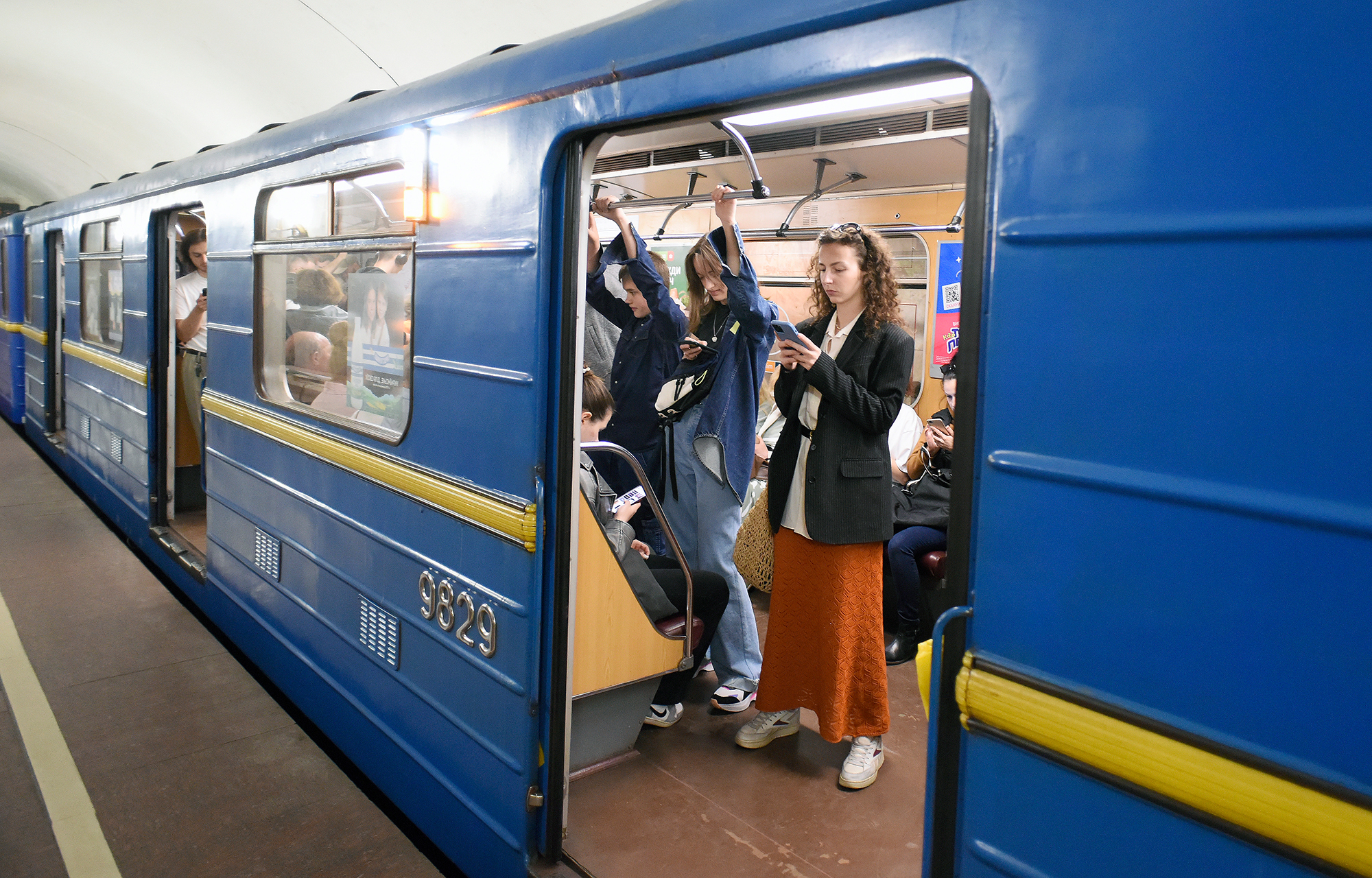 Київський метрополітен планує заходи від падіння пасажирів на колії: деталі