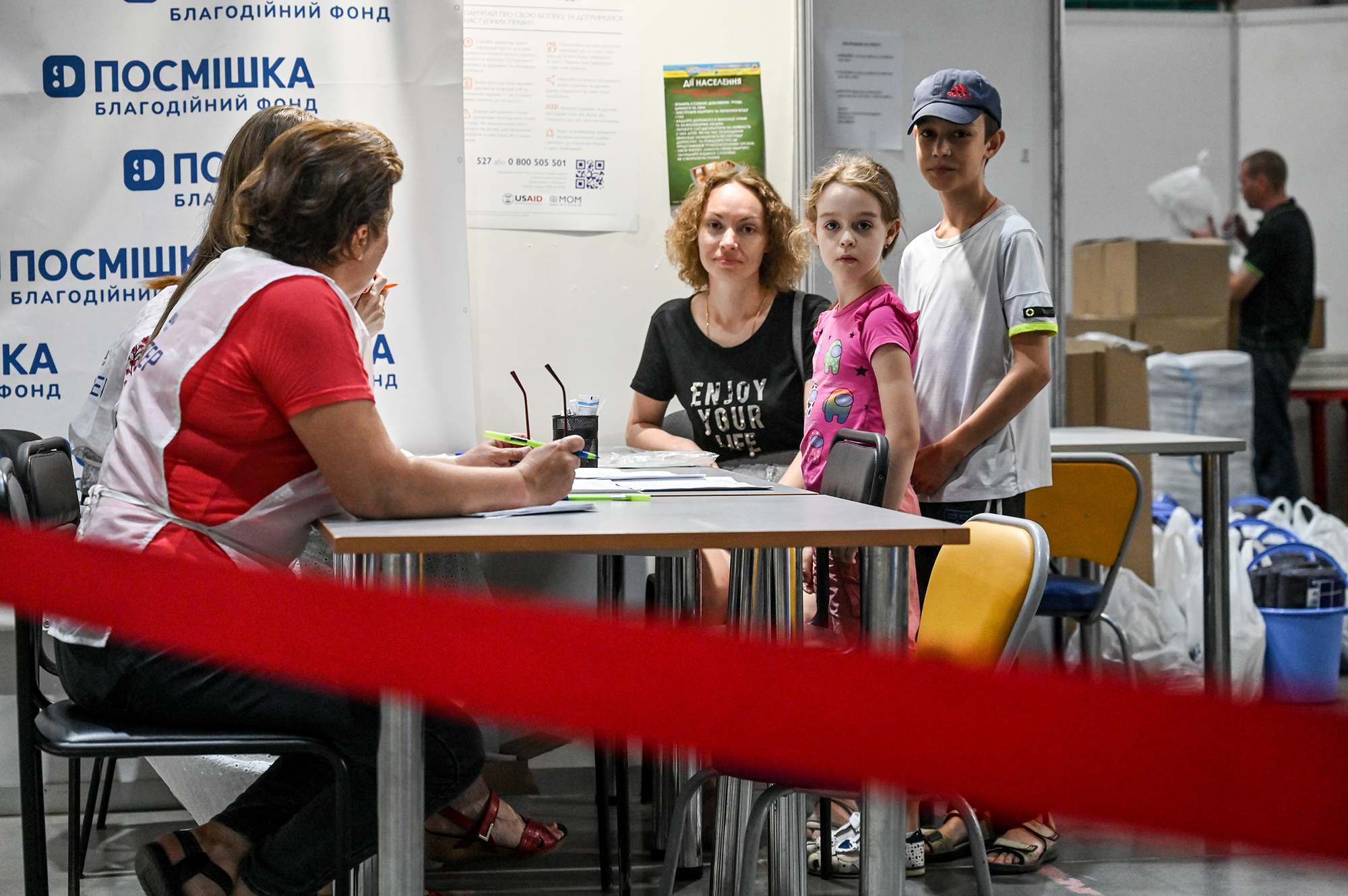 Не только переселенцам. Как получить выплаты от международных организаций в Украине