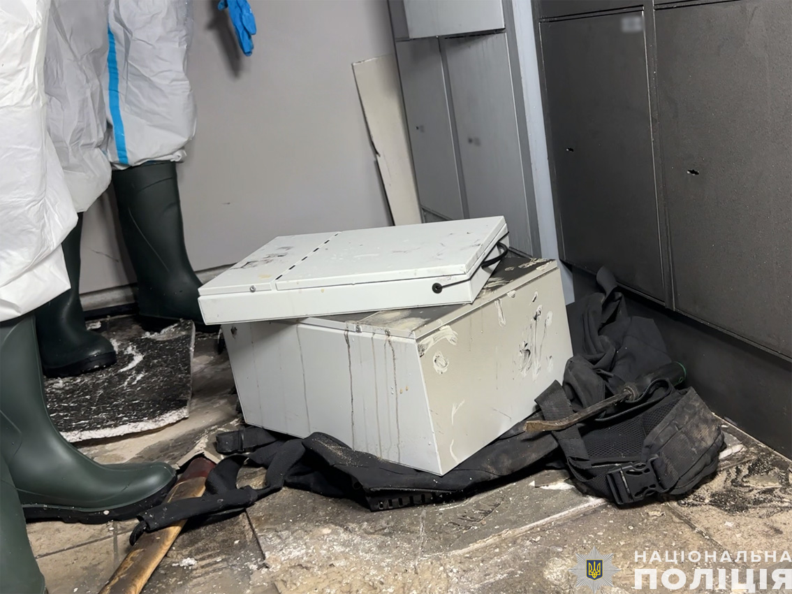 Шашки, гроші, два тунелі. Як у Чернігові два злодії намагалися банк пограбувати