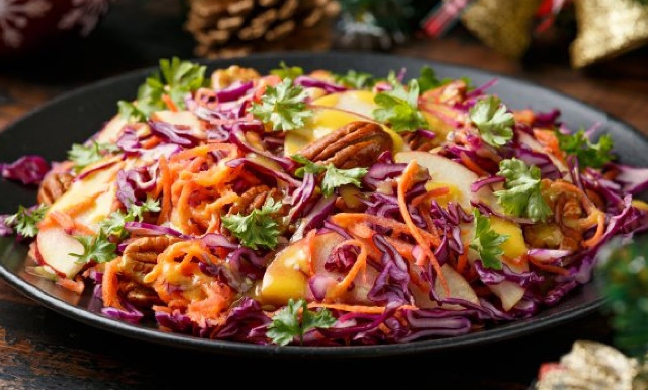 Легендарный повар Джейми Оливер раскрыл секрет идеального зимнего салата из недорогих украинских овощей