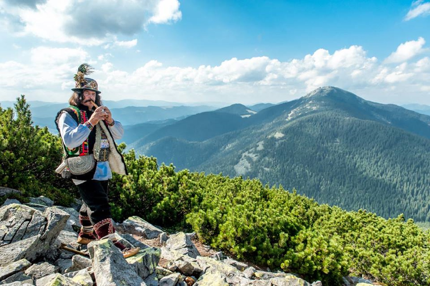 Село Криворівня: тут шукають спадщину мольфарів та відвідують "українські Афіни"
