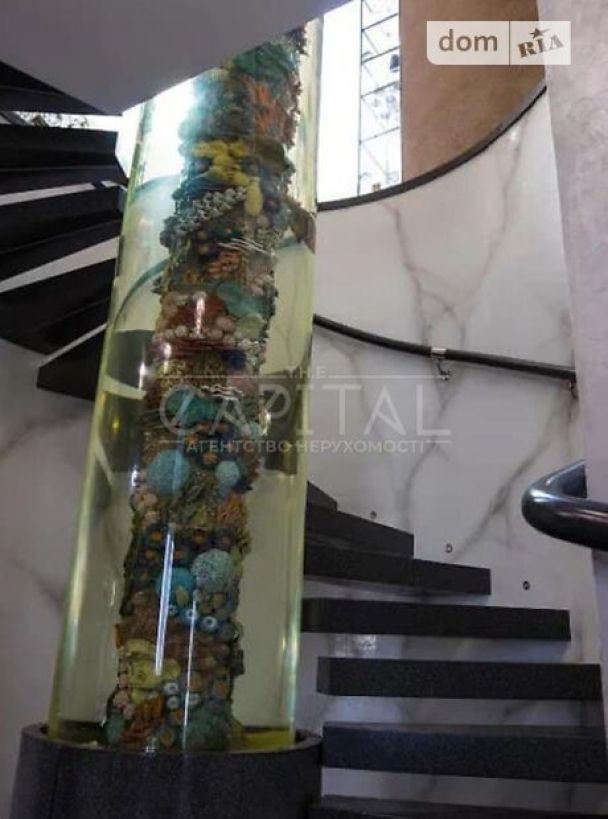 З особистим ліфтом за 230 мільйонів. У Києві продають люксову 5-кімнатну квартиру (фото)