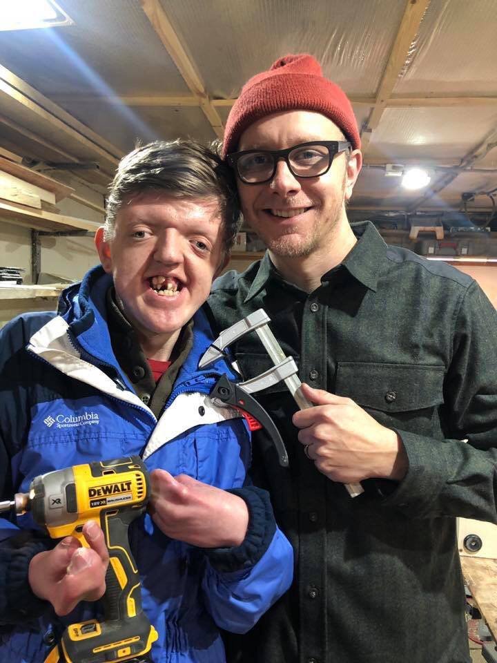 Американець взяв під опіку шістьох українців з інвалідністю: зворушлива історія у фото