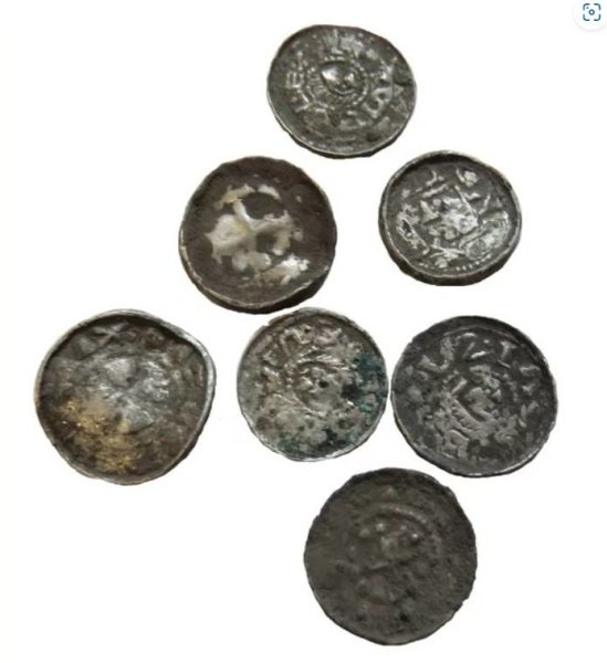 Археологи знайшли тисячолітні артефакти лицарів: унікальні фото скарбів