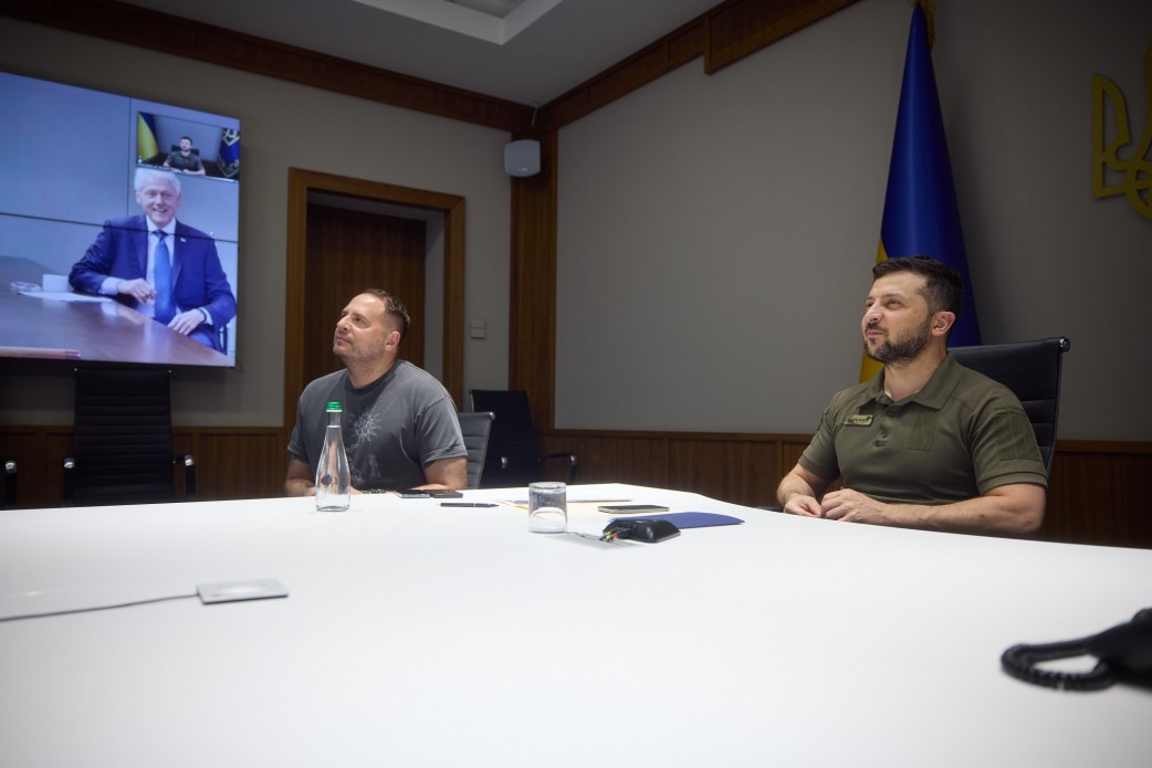 Зеленский провел беседу с Клинтоном: о чем говорили