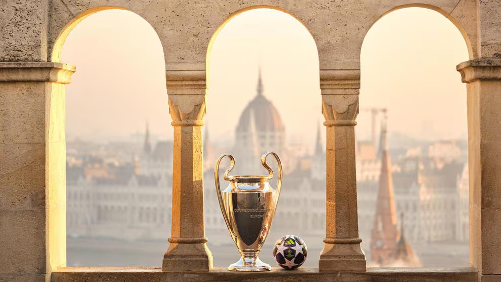 Ефект "хамелеона": УЄФА показала м'яч фіналу ЛЧ, що змінює колір прямо на полі