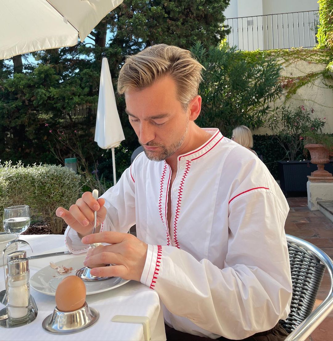 "Перевзулися" чи змінили переконання? Якими стали російськомовні українські зірки за рік війни