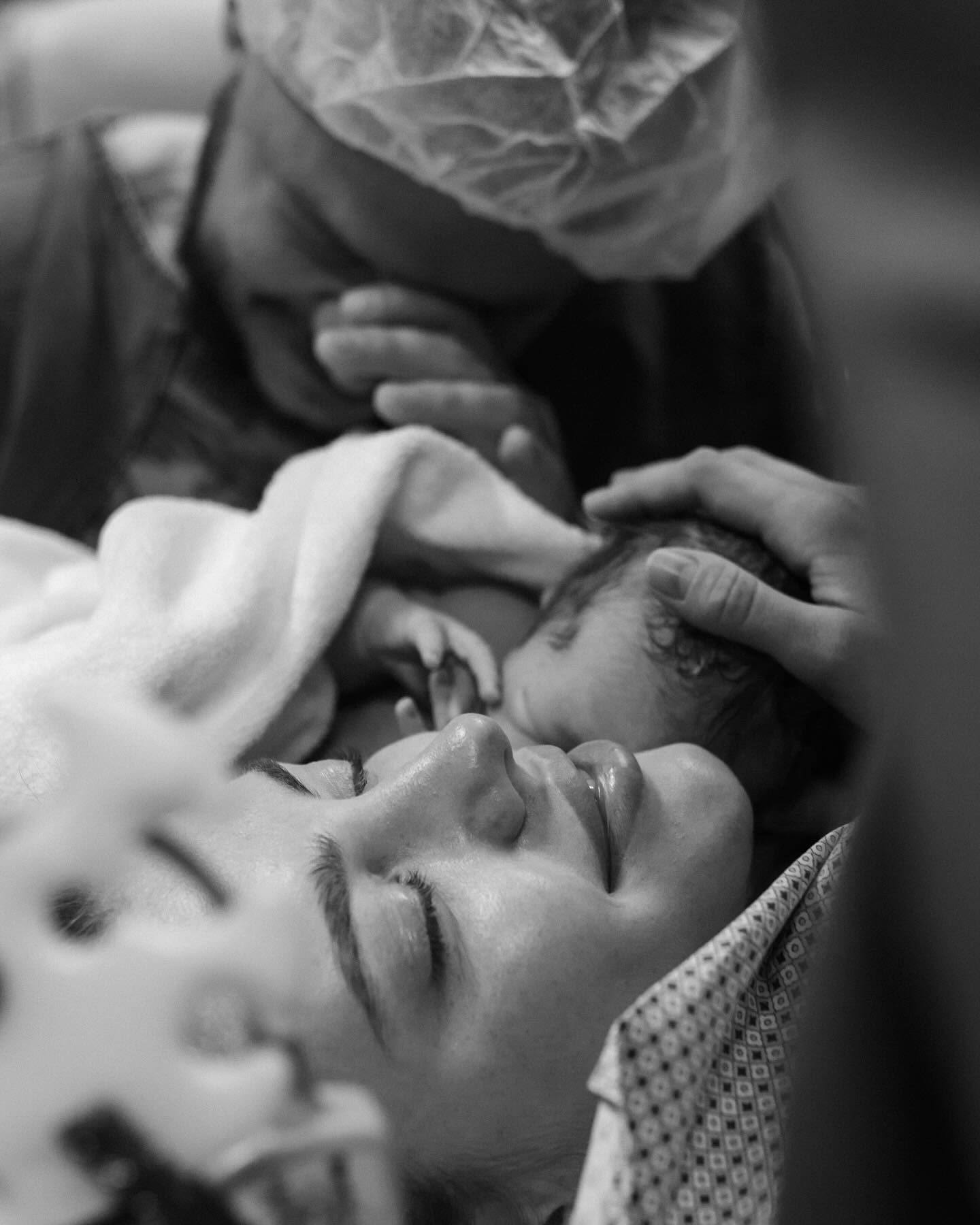 Відома українська блогерка вперше стала мамою: ніжні фото малятка з пологового