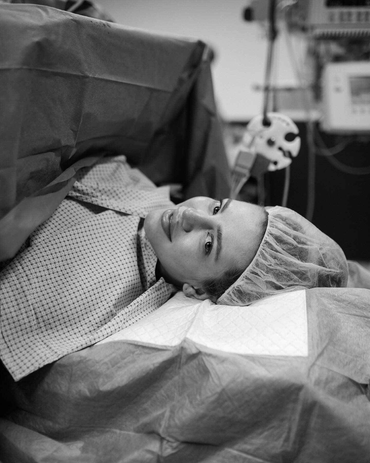 Відома українська блогерка вперше стала мамою: ніжні фото малятка з пологового