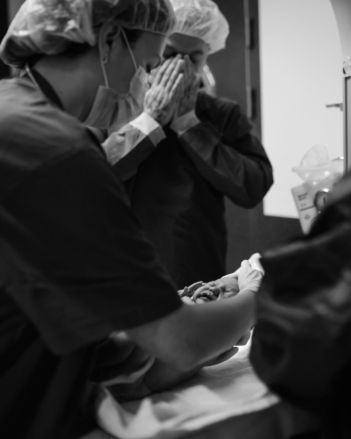 Відома українська блогерка вперше стала мамою: ніжні фото малятка з пологового