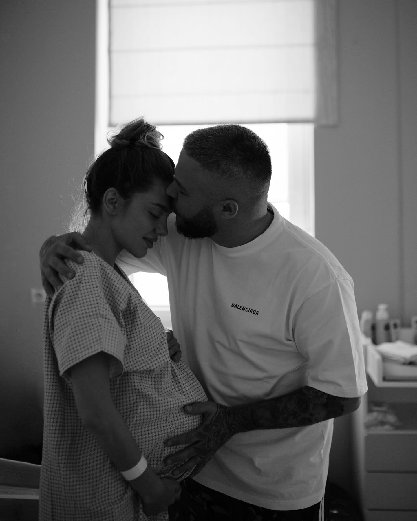 Відома українська блогерка вперше стала мамою: ніжні фото малятка з пологового