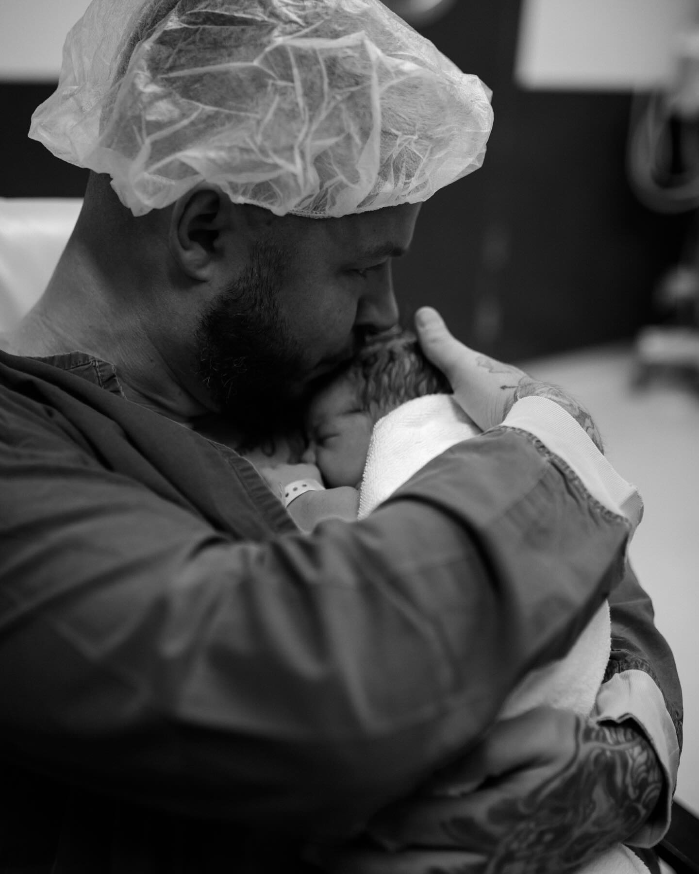 Відома українська блогерка вперше стала мамою: ніжні фото малятка з пологового