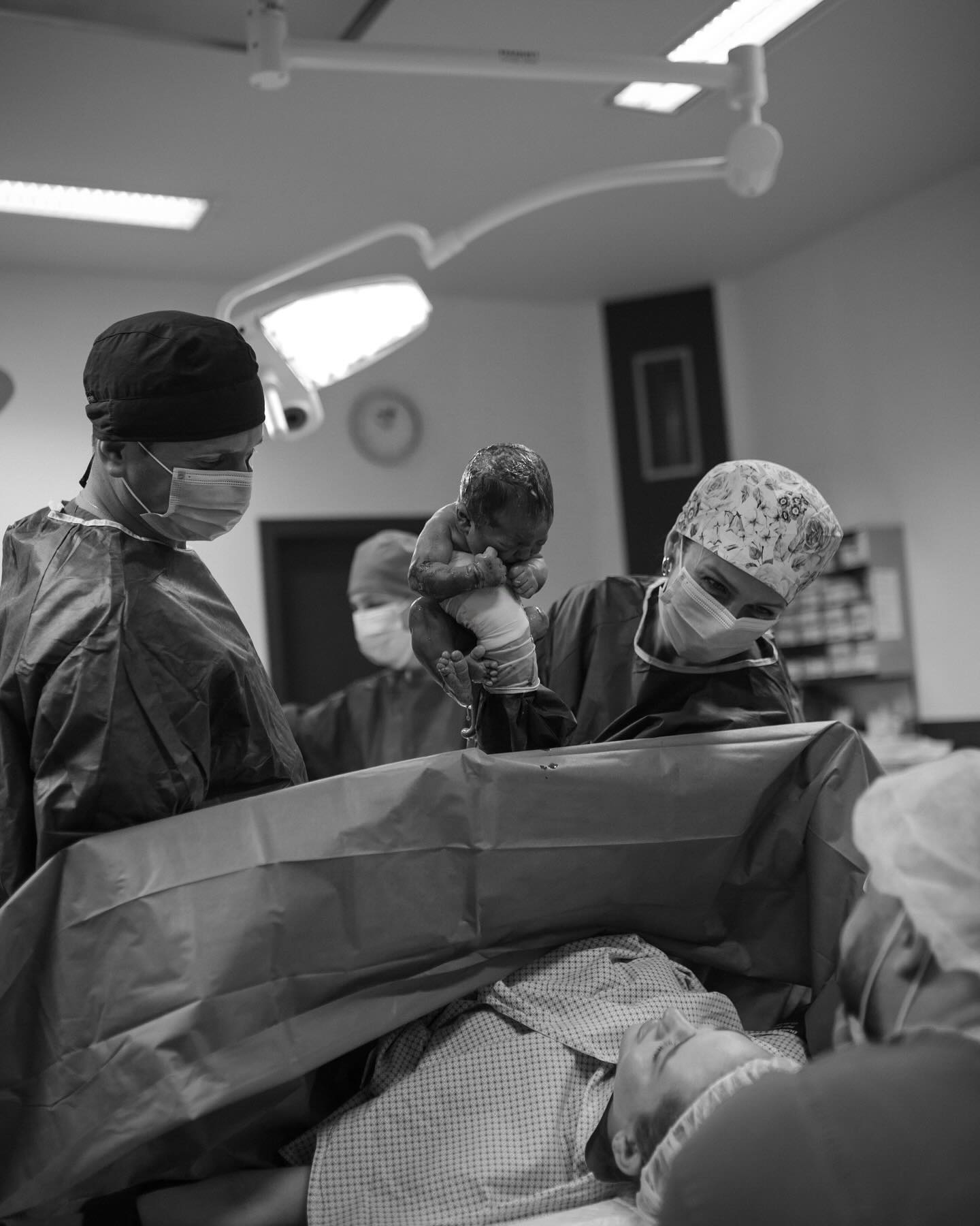 Відома українська блогерка вперше стала мамою: ніжні фото малятка з пологового