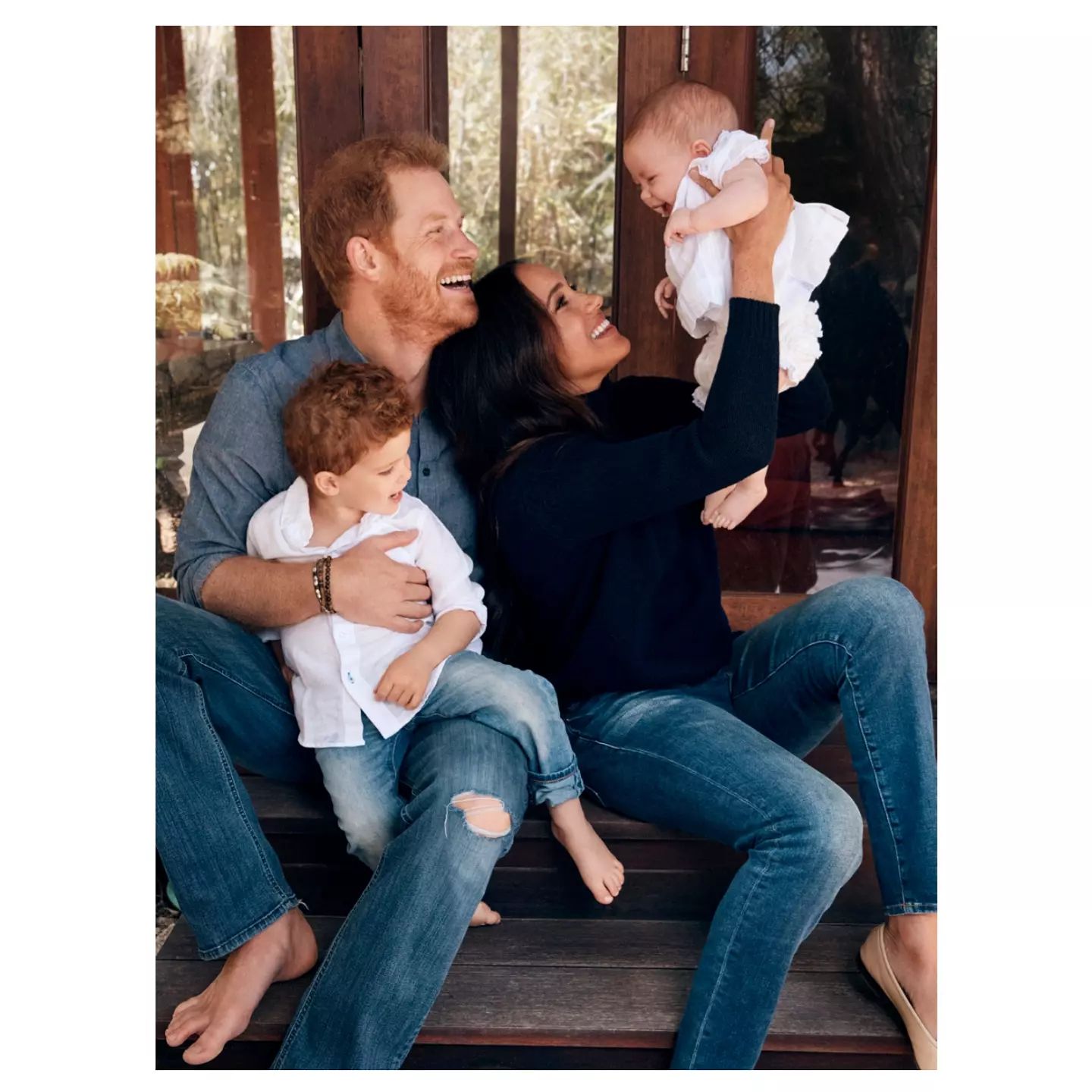 Принц Гарри все-таки поедет на коронацию своего отца. Но есть нюанс