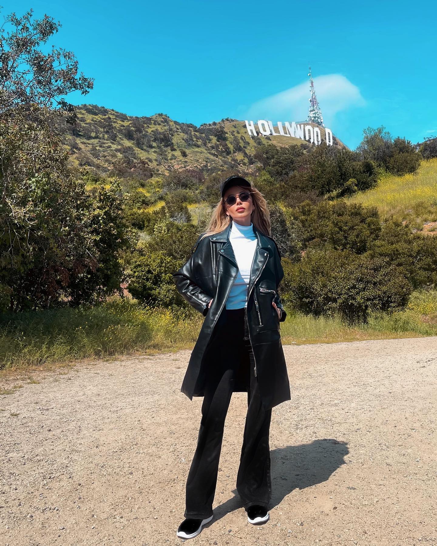 "Это очень незаконно?". Алина Гросу в черном бюстгальтере позировала перед зеркалом (фото)