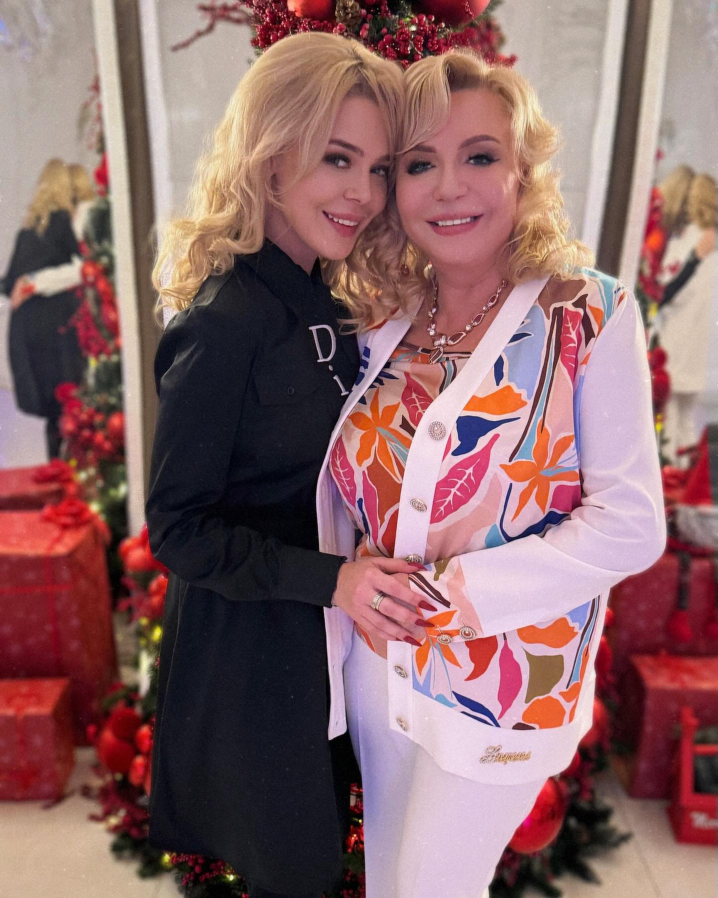 Аліна Гросу, яка нещодавно повернулася в Україну, показала маму-красуню (фото)