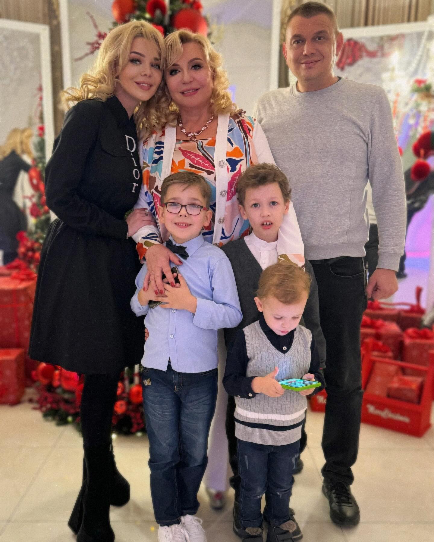 Аліна Гросу, яка нещодавно повернулася в Україну, показала маму-красуню (фото)