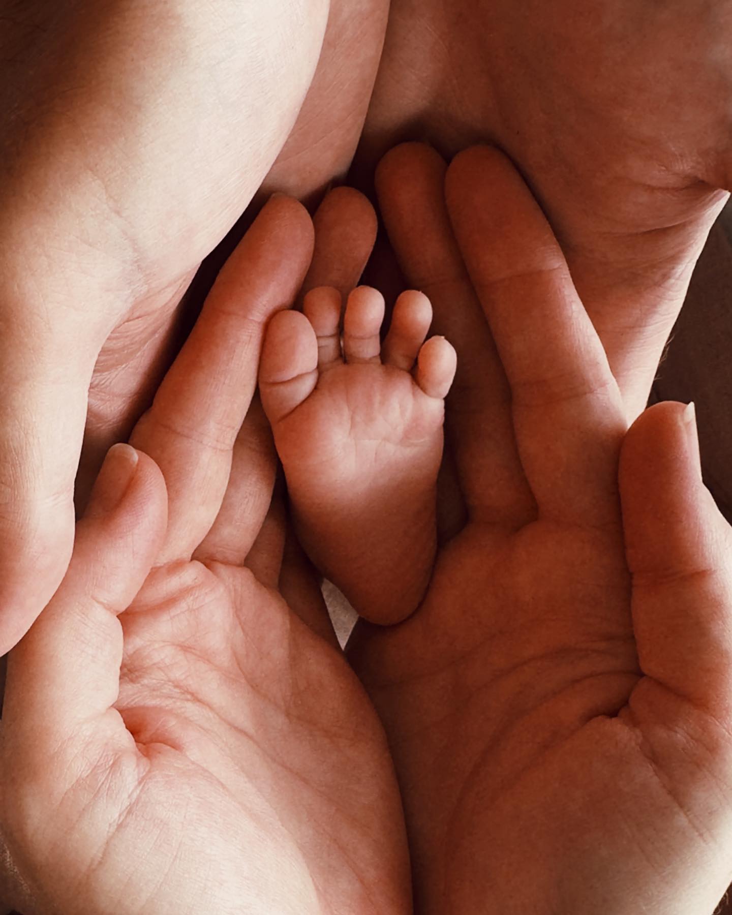 Зірковий бебі-бум 2023: у Ivan NAVI народився первісток, а Тарабарова стала багатодітною мамою