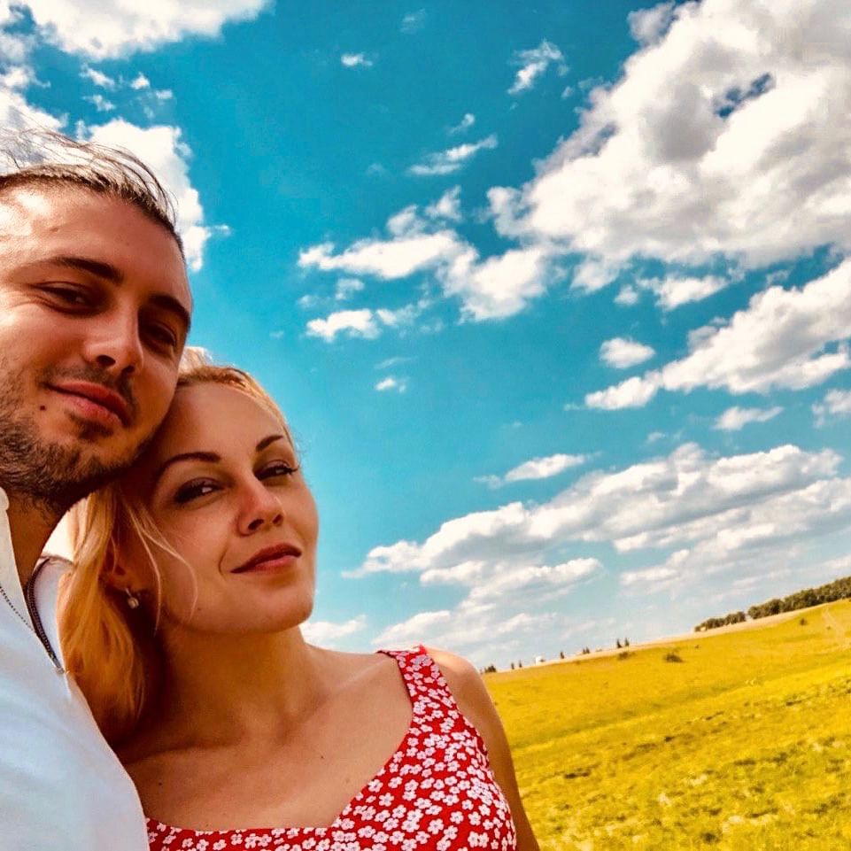 Alyosha відповіла на чутки про розлучення з Тарасом Тополею