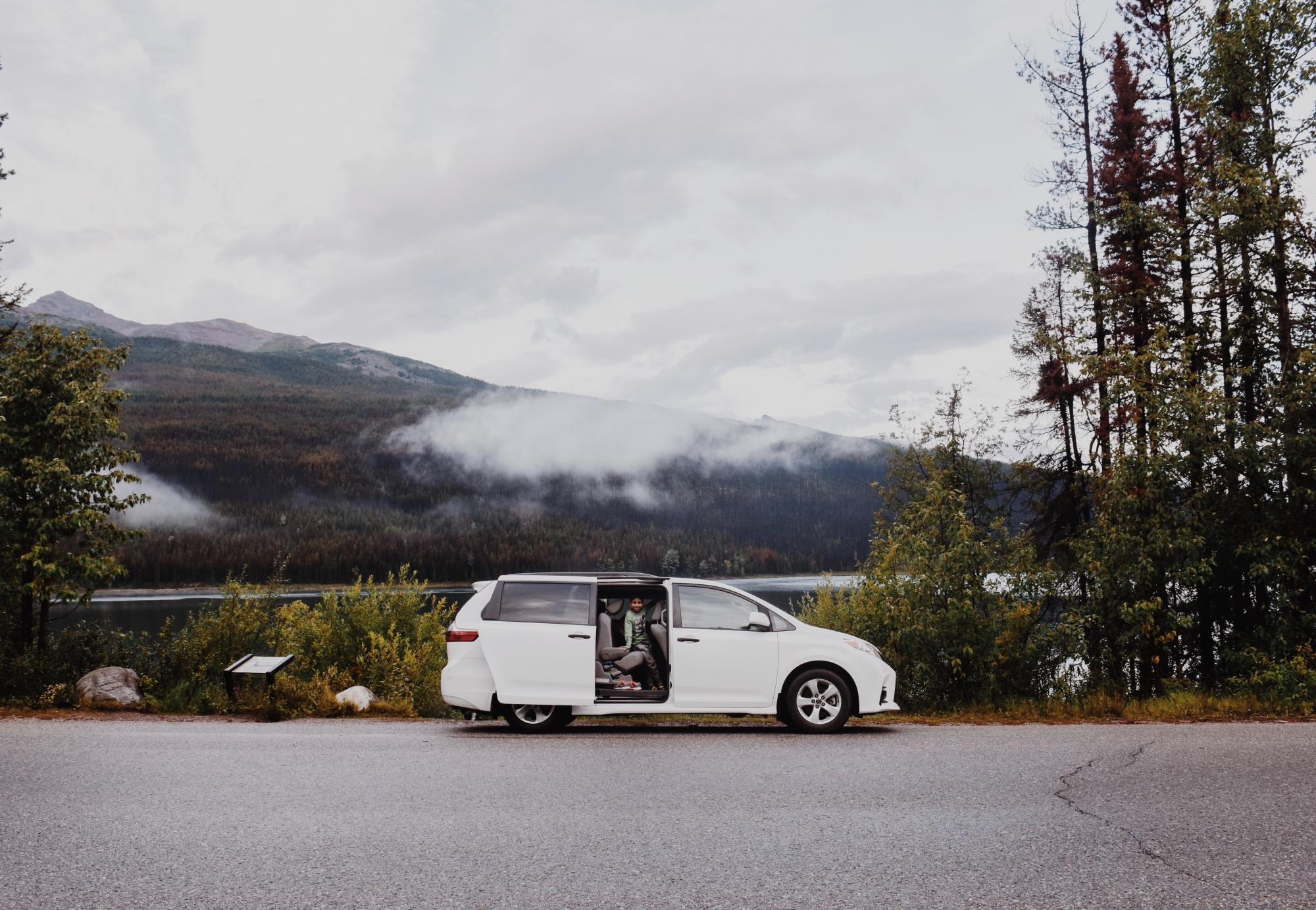 Дорога іміграція. Що треба знати про переїзд до Канади під час війни