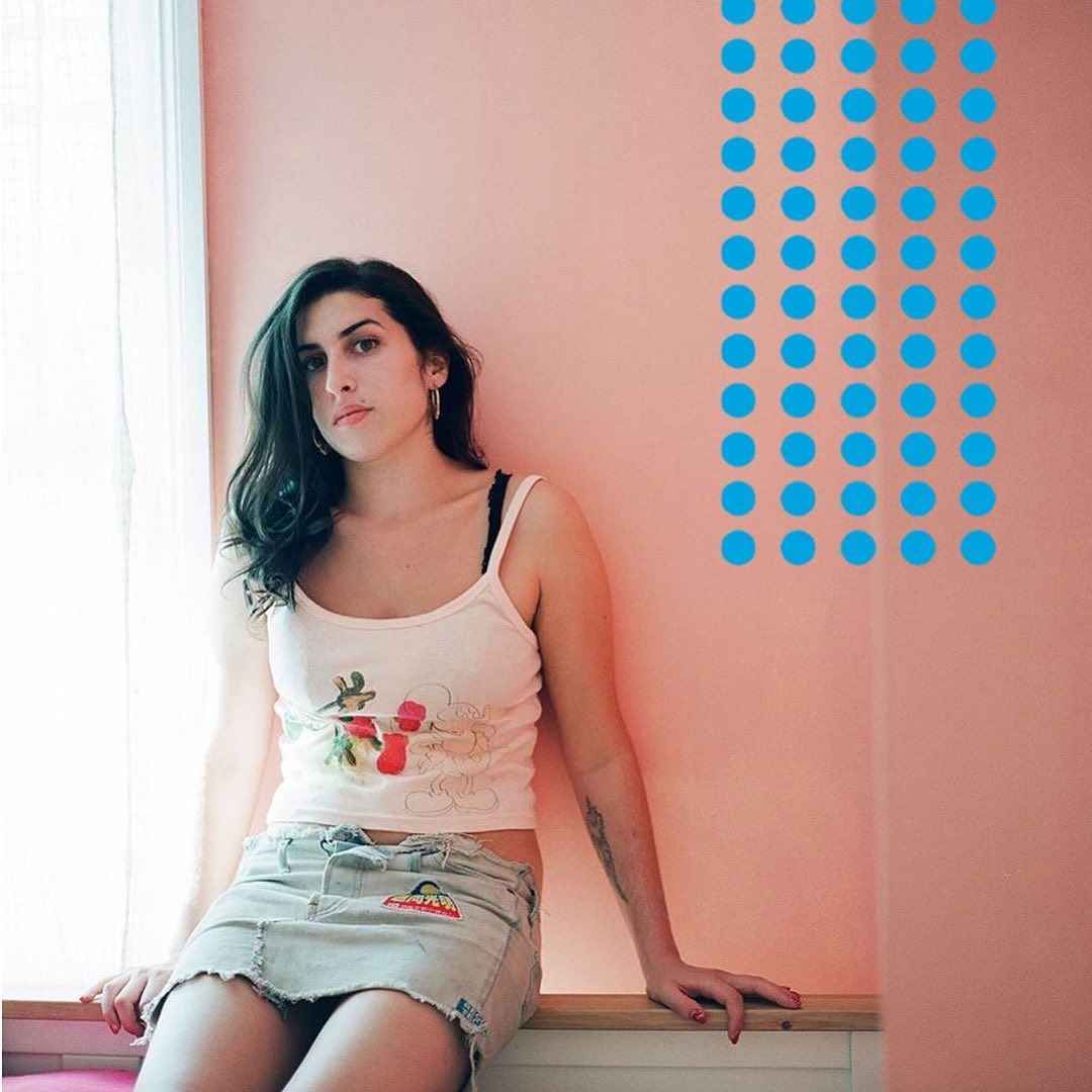 Батько покійної Емі Вайнгауз буде судитися з її подругами: що відомо