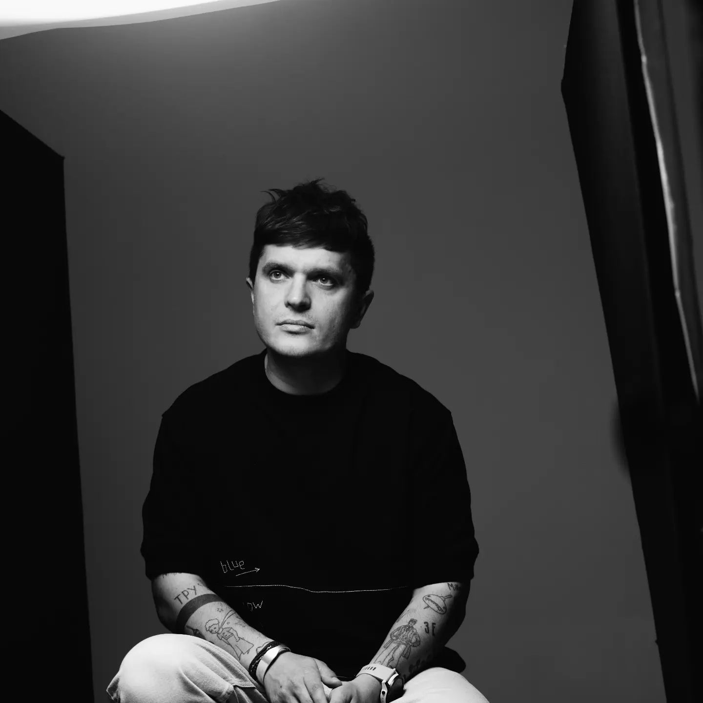 "Ганебно". Відомий телеведучий різко висловився про чоловіків, які незаконно втікають з України