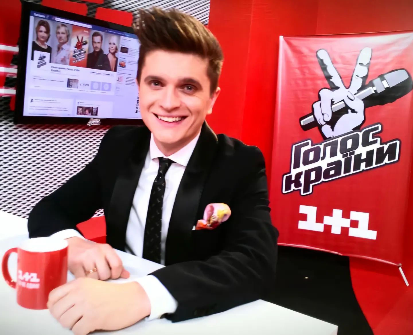 З ірокезом і в костюмі з краваткою: Анатолій Анатоліч показав, який вигляд мав 12 років тому (фото)