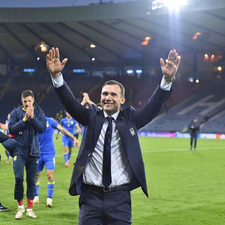 Андрій Шевченко показує, як носити чоловічі костюми для впевненості та елегантності