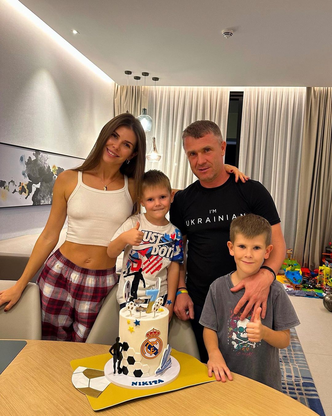 Красавица-блогер, младше мужа на 20 лет. Что известно о жене Сергея Реброва (фото)