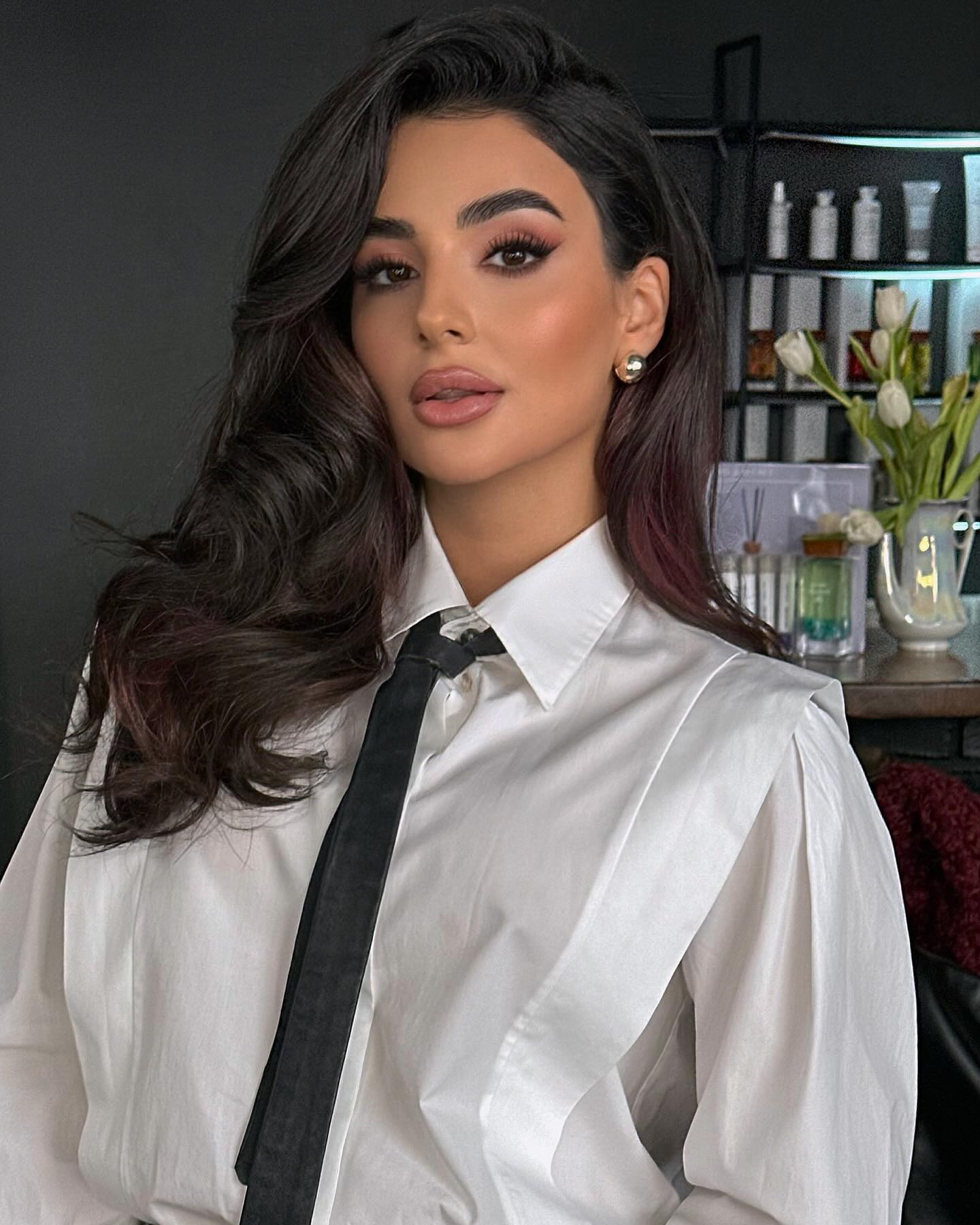 Аня Трінчер показала 2 нових звабливих образи (фото)