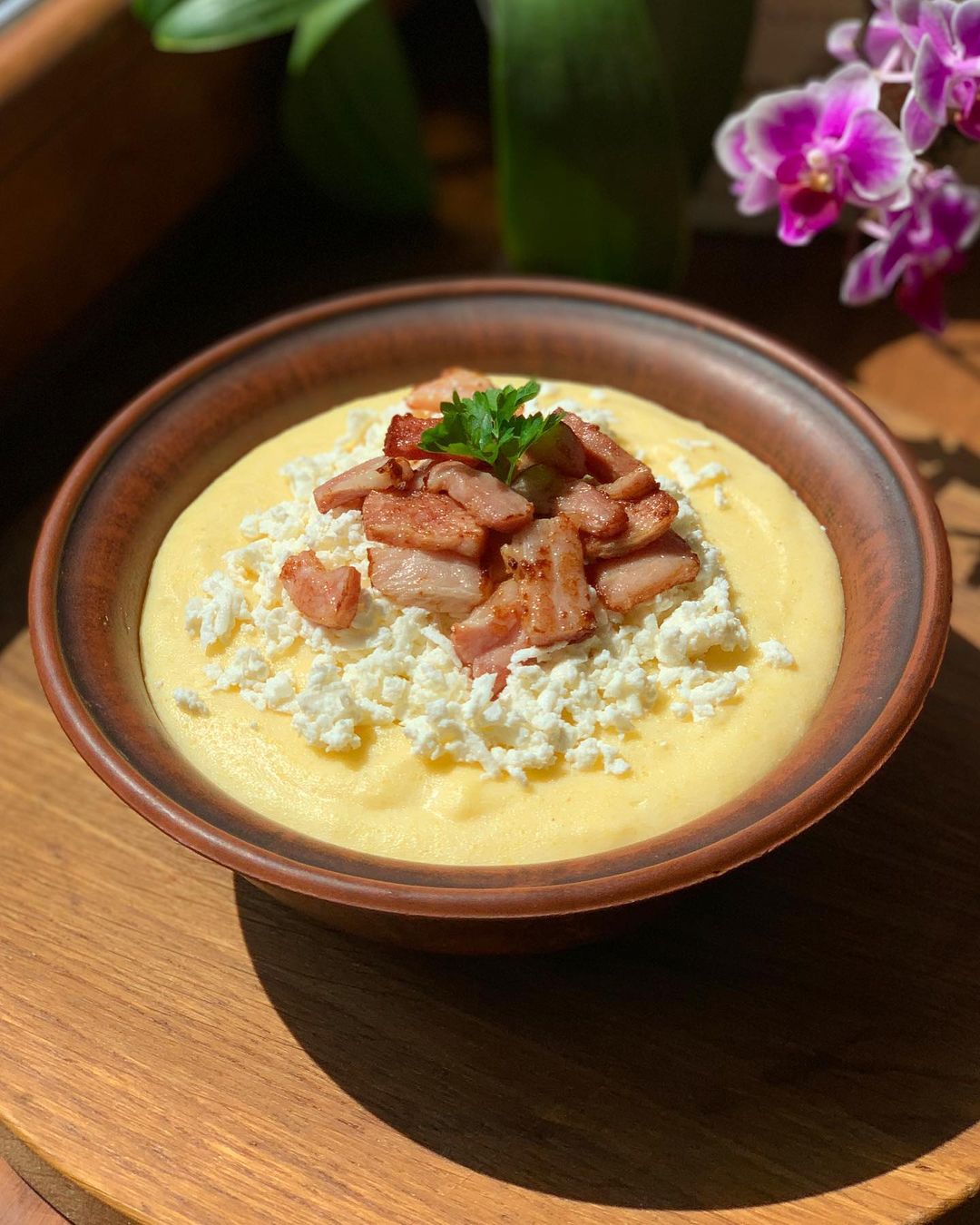 Банош с брынзой и шкварками: простой рецепт сытного гуцульского блюда