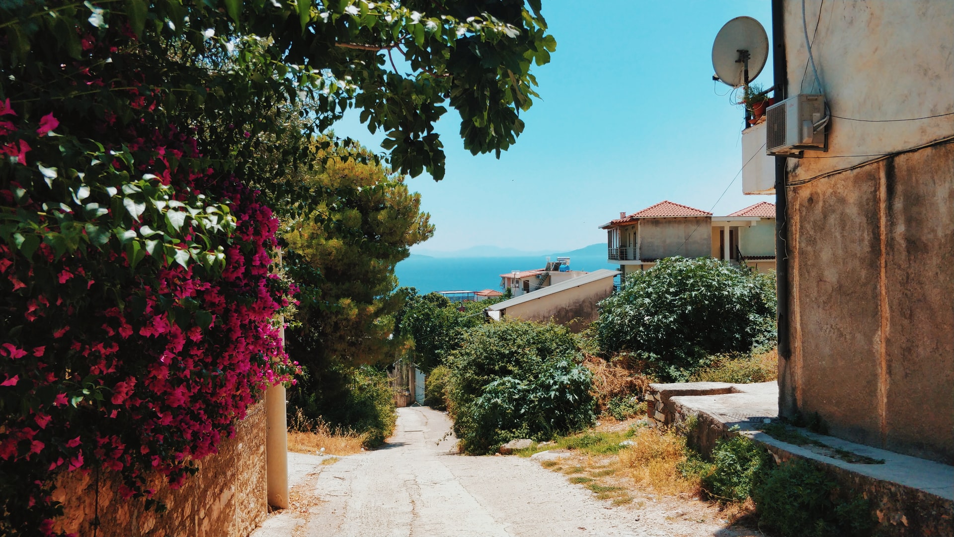 Авіа і автобуси. Куди зараз можна поїхати на море в найближчі країни