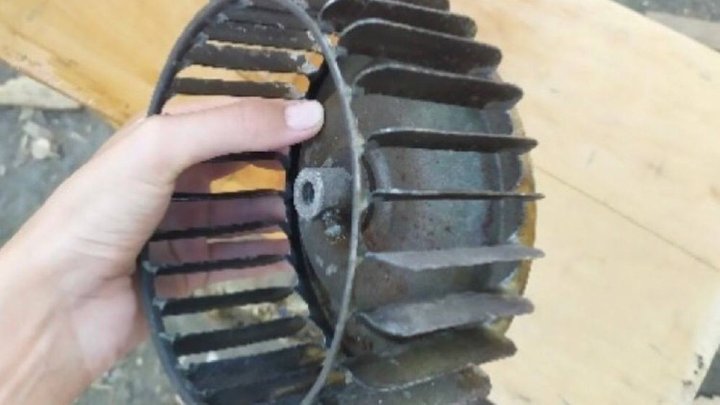 Школяр із Житомира розробив генератор, який виробляє електроенергію з дощу (фото)