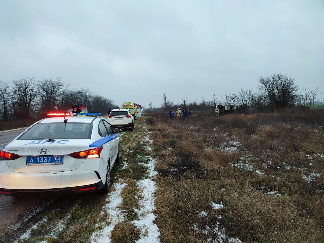 В оккупированном Крыму перевернулся автобус с людьми: 9 человек госпитализировали
