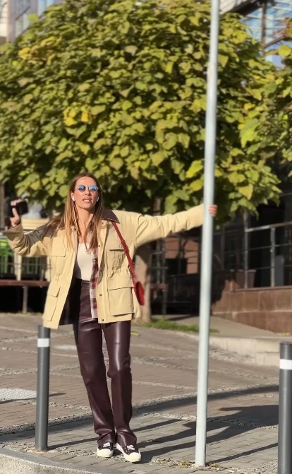 Дружина Решетніка показала, як носити шкіряні штани - гарячий тренд сезону