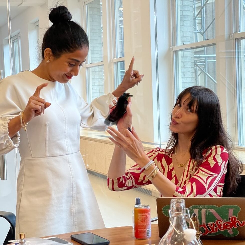 Белла Хадід вперше за 5 років відкрила залаштунки створення авторських парфумів (фото)