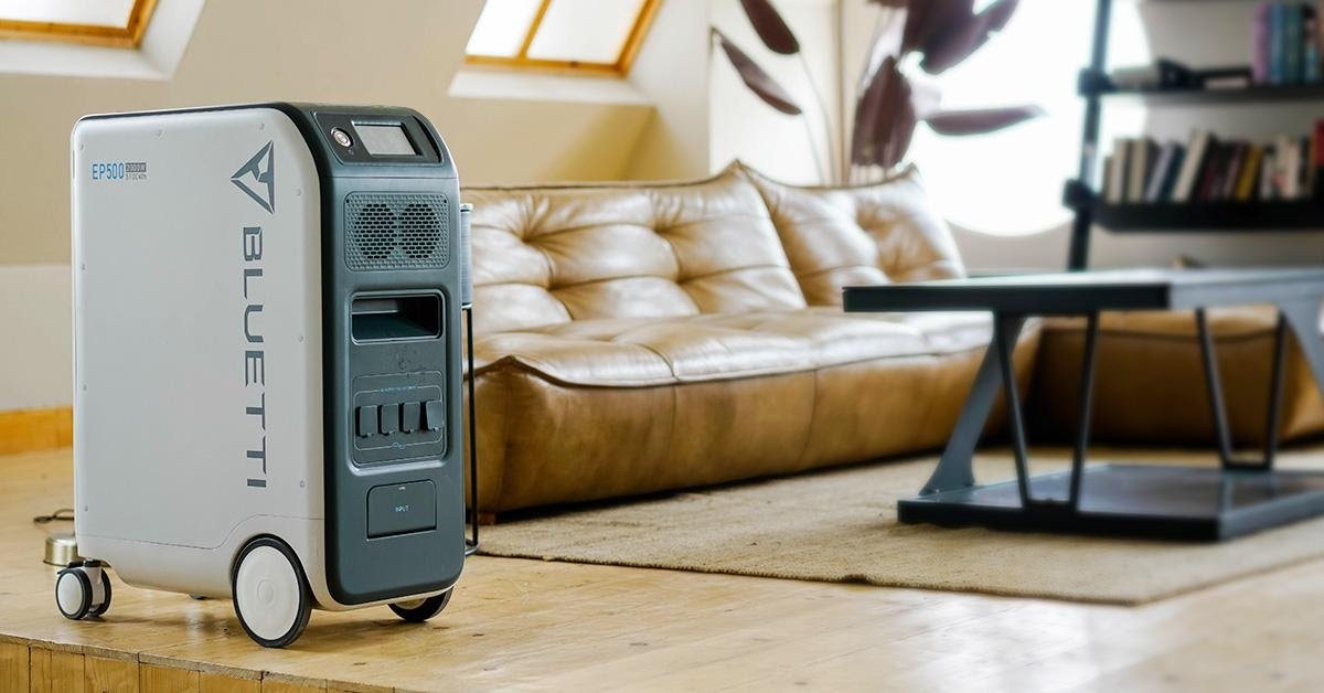 Гроші заробляти треба: як працювати вдома без світла та інтернету