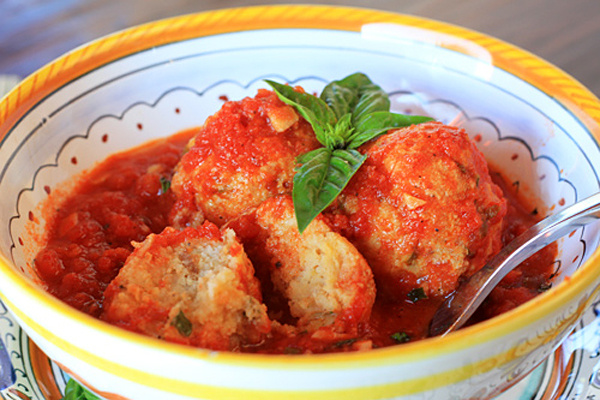 Тефтелі з сиру та хліба: один раз спробуєте і так готуватимете завжди!