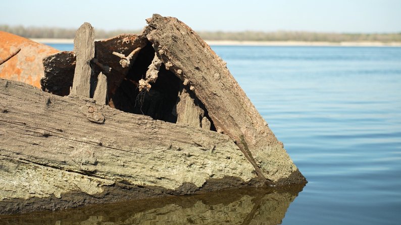 На дне Днепра возле Запорожья нашли древнее затонувшее судно: что о нем известно