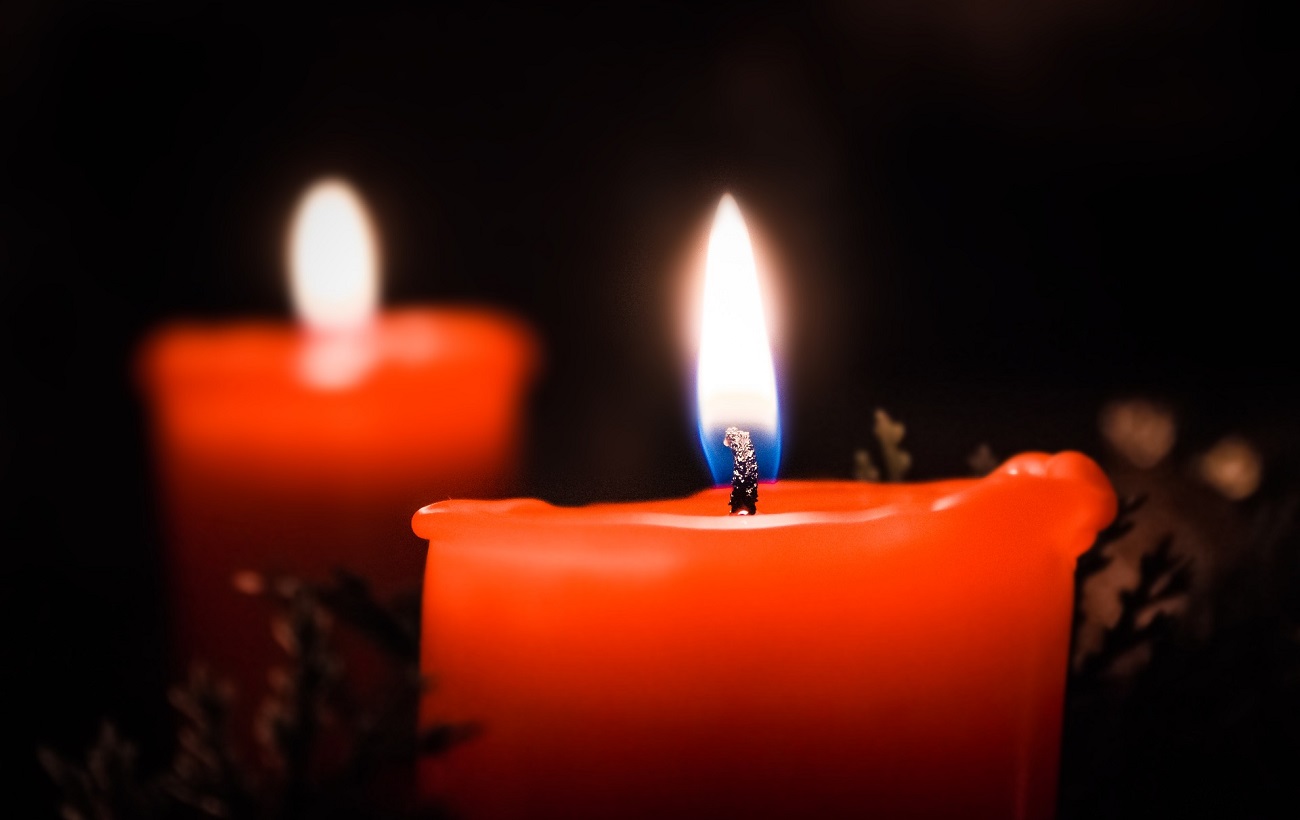 Як вивести віск свічки від одягу: найдійні і прості способи