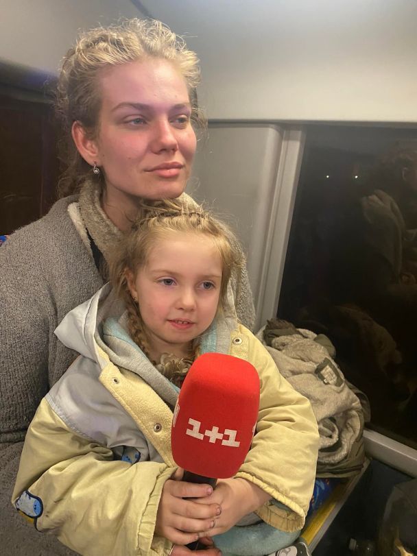 На Азовстали оккупанты разлучили 4-летнюю Алису с мамой: женщина осталась в "ДНР"