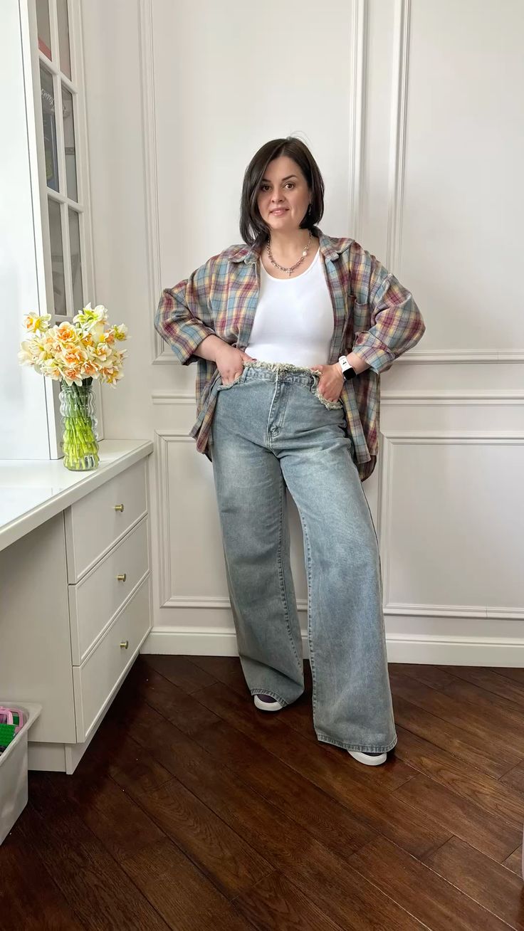 Мінус 5 см у талії: стилісти радять саме ці джинси дівчатам з пишними формами