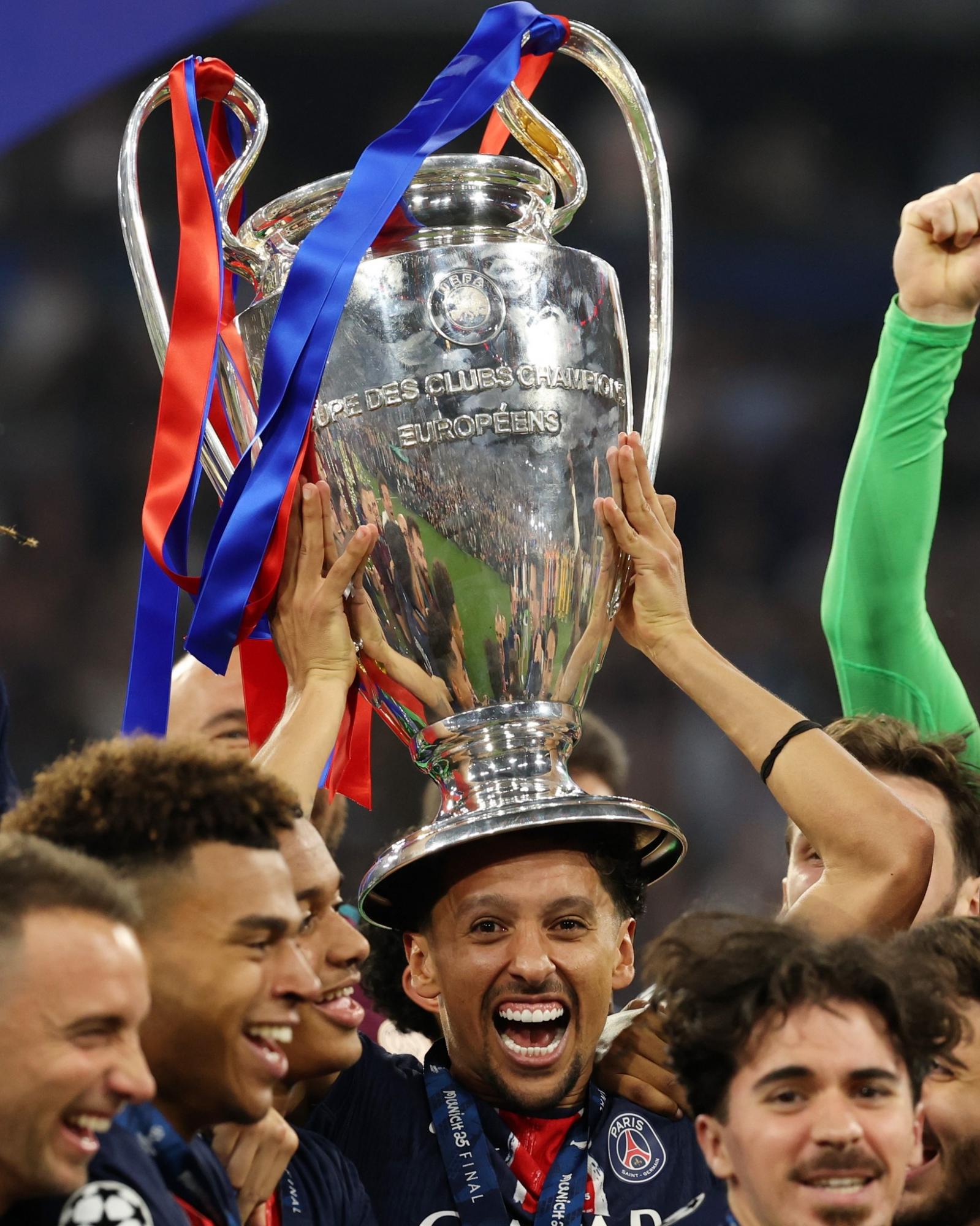 ПСЖ переписав історію: як Кварацхелія, Дембеле та інші святкували перемогу в Лізі чемпіонів