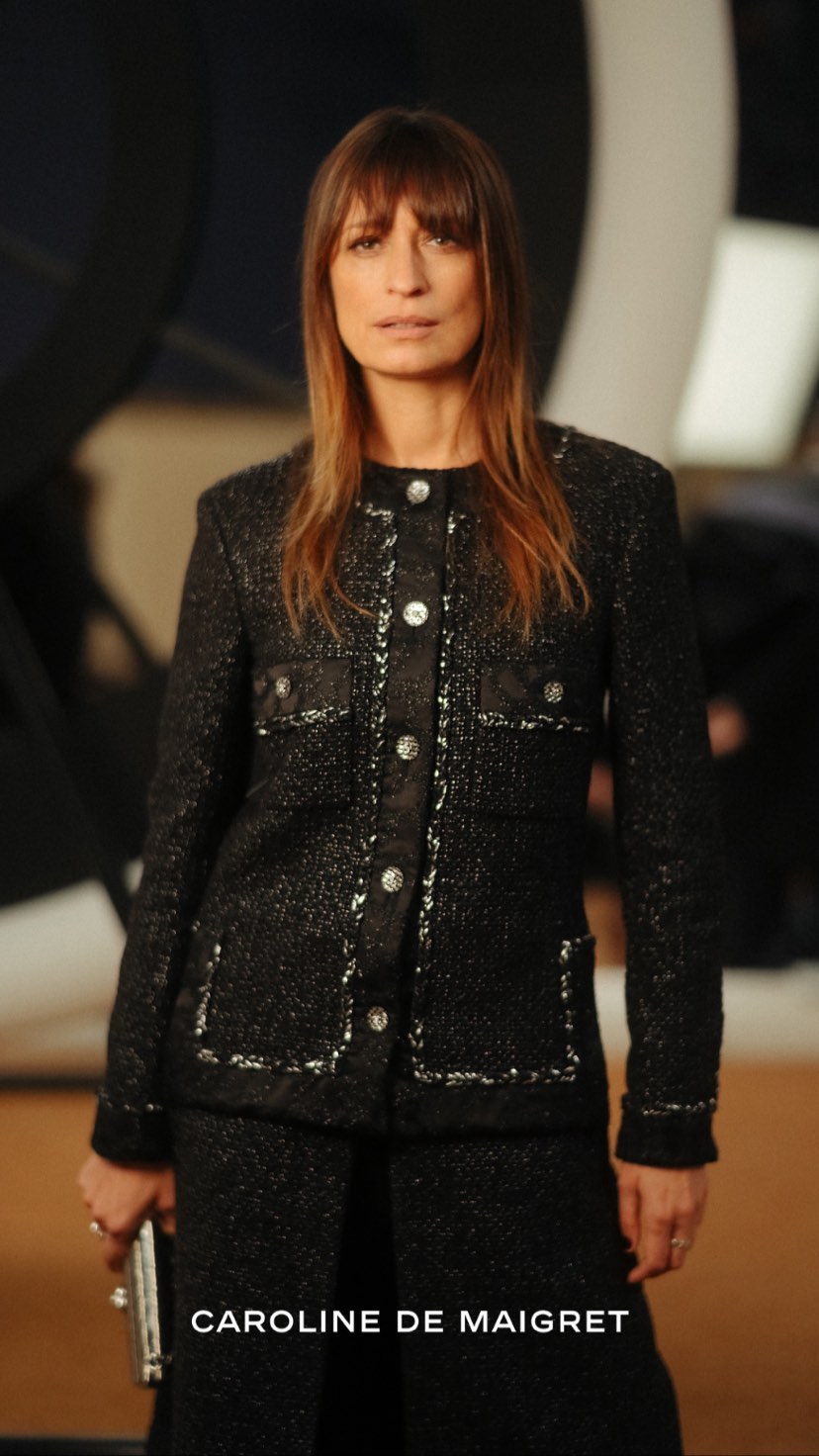 Марго Робби в белоснежном блейзере, Ванесса Паради в блестящей блузе: лучшие звездные образы показа Chanel Couture