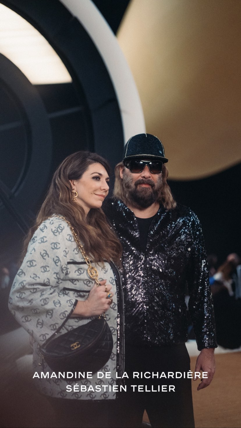 Марго Робби в белоснежном блейзере, Ванесса Паради в блестящей блузе: лучшие звездные образы показа Chanel Couture