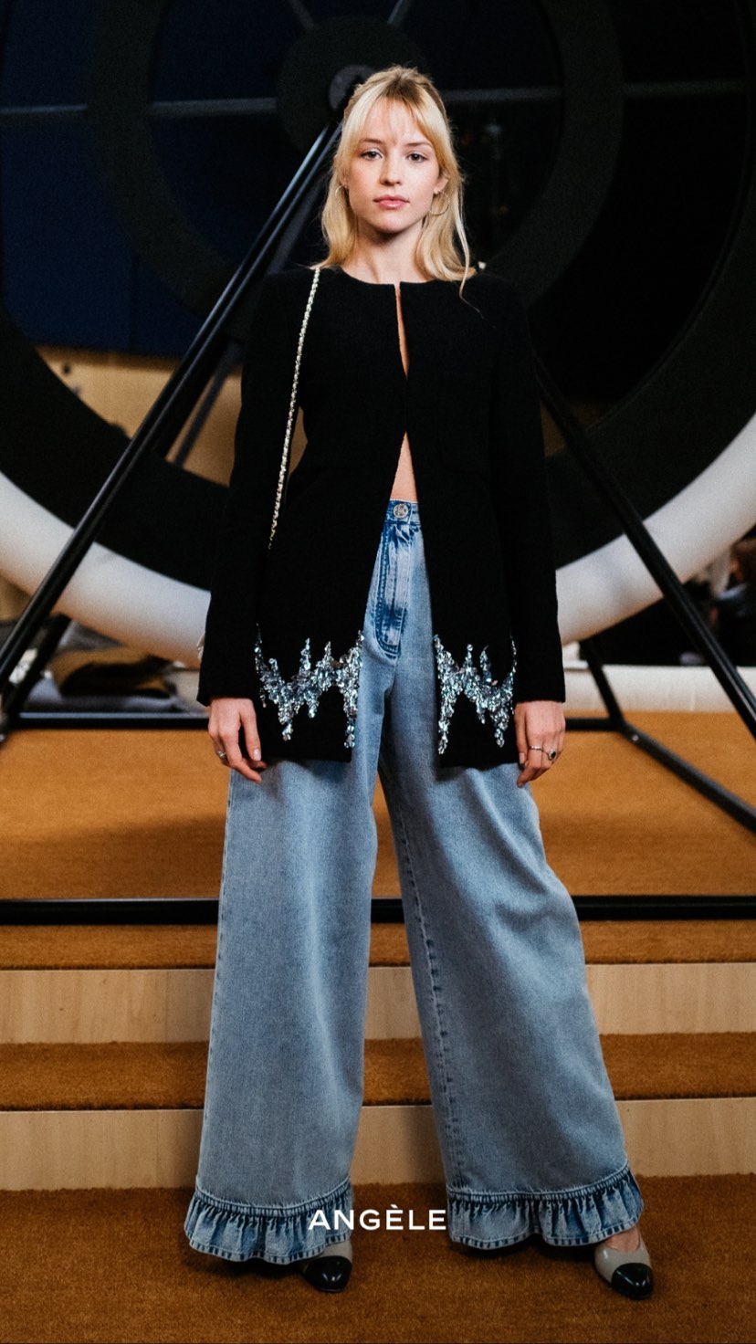 Марго Робби в белоснежном блейзере, Ванесса Паради в блестящей блузе: лучшие звездные образы показа Chanel Couture