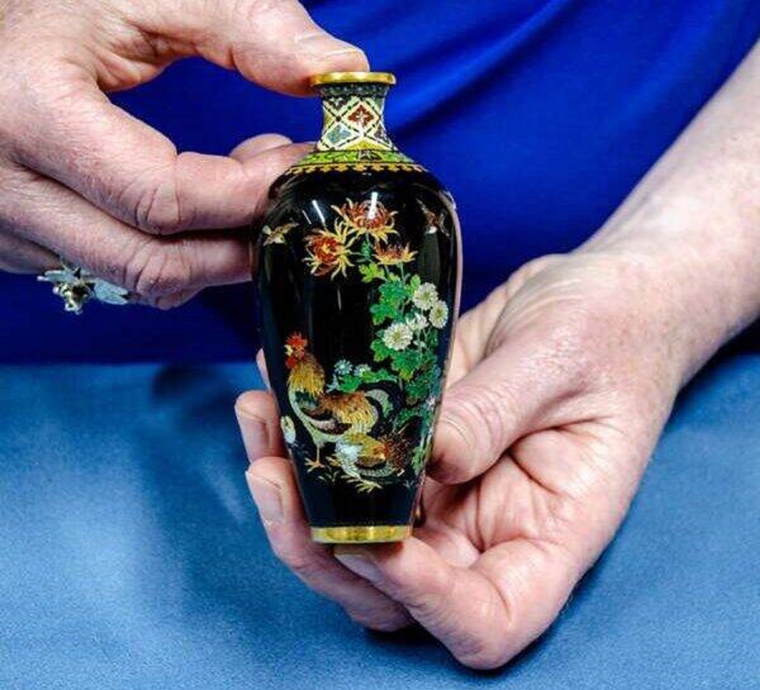 Від картини Далі до яйця Фаберже:  7 безцінних знахідок в магазинах секонд-хенду