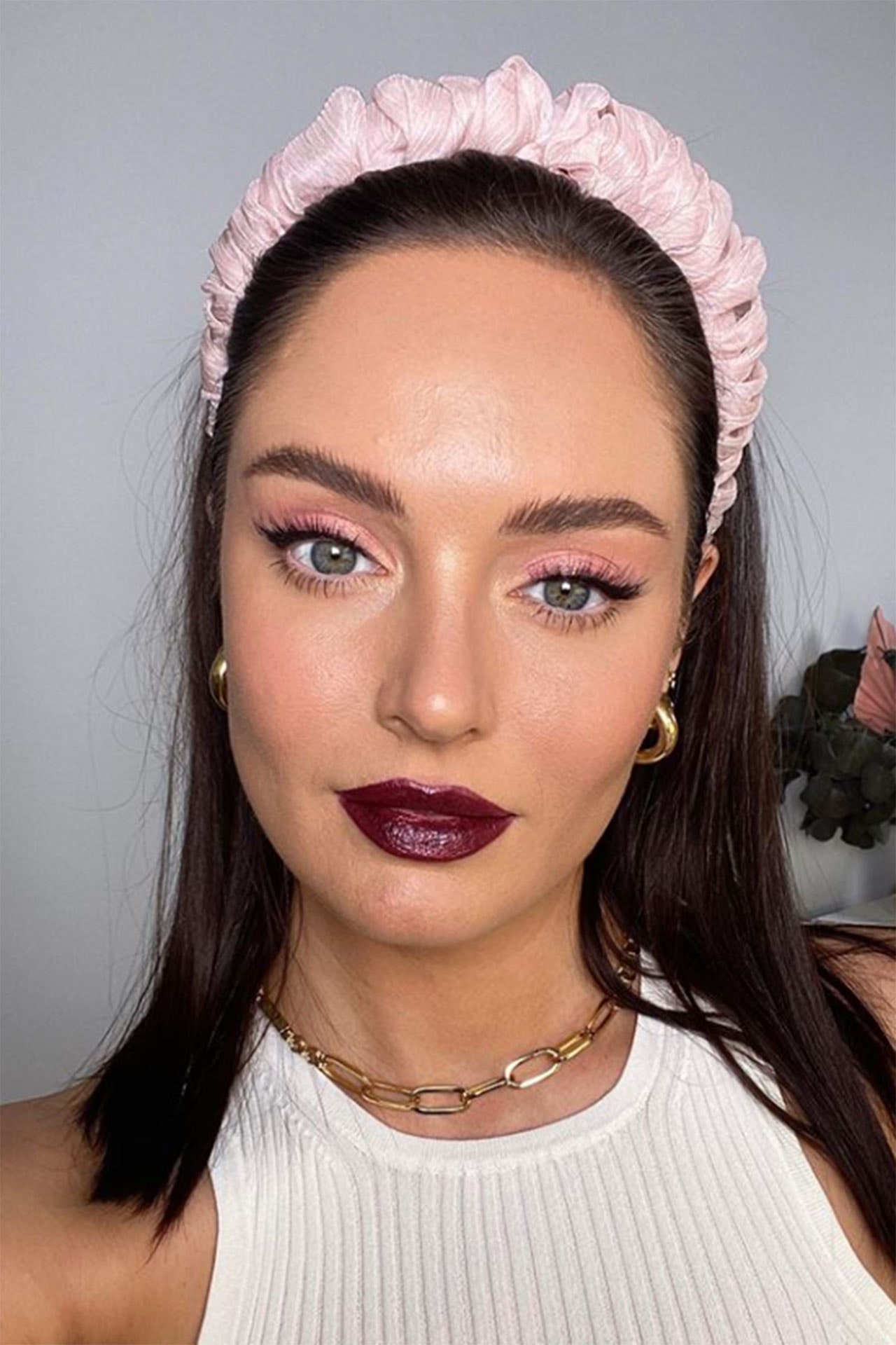 Без фена и утюжка: топ-5 укладок на немытые волосы, которые выбирают звезды Голливуда